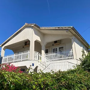 https://apartment-nina-silba.hotelinzadar.com