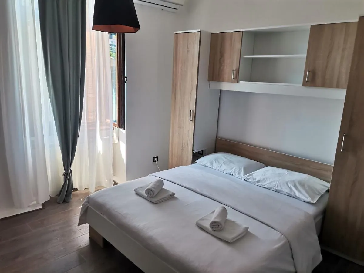 Elin'S Rooms In Center 풀라