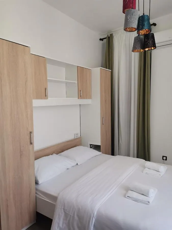 아파트 Elin'S Rooms In Center 풀라
