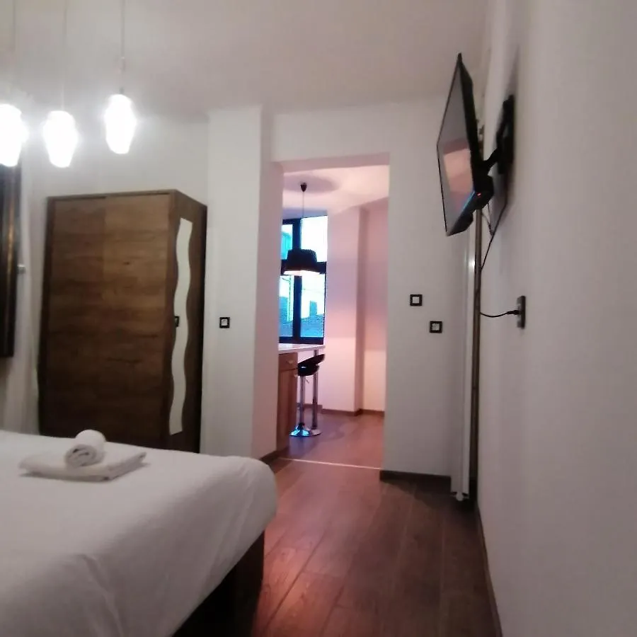 Elin'S Rooms In Center 풀라 아파트