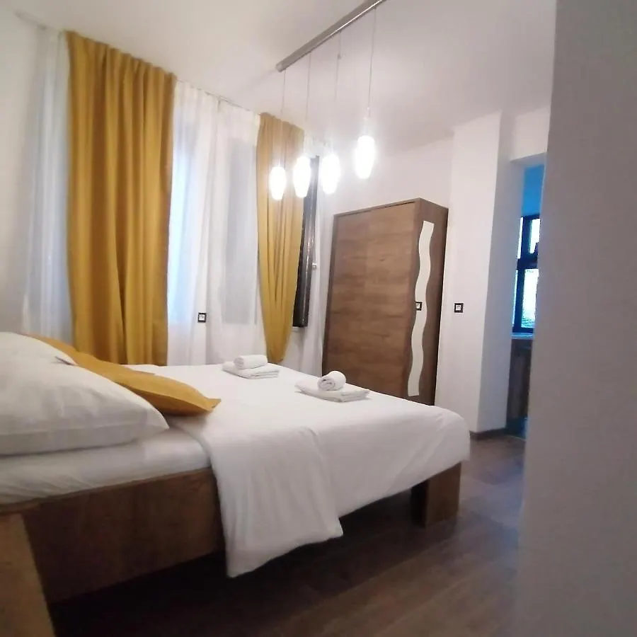 Elin'S Rooms In Center 풀라 0*,  크로아티아
